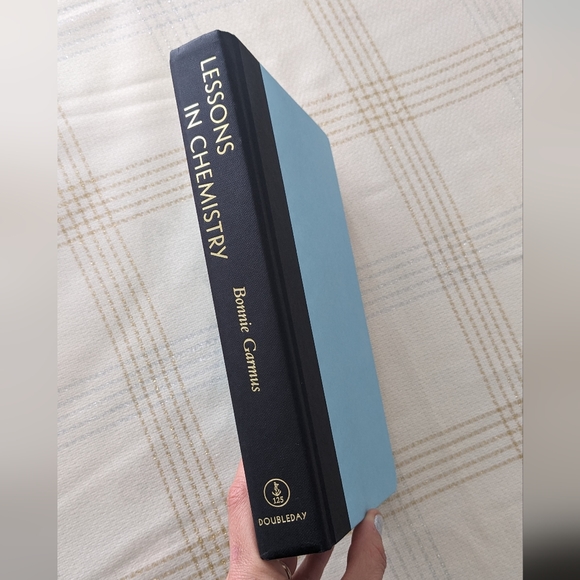 'Lessons in Chemistry' Hard Cover Book by Bonnie Garmus - Picture 5 of 8